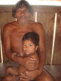 Panara elder with his grandson, Brazil 2007 (Photo by E. Ewart)